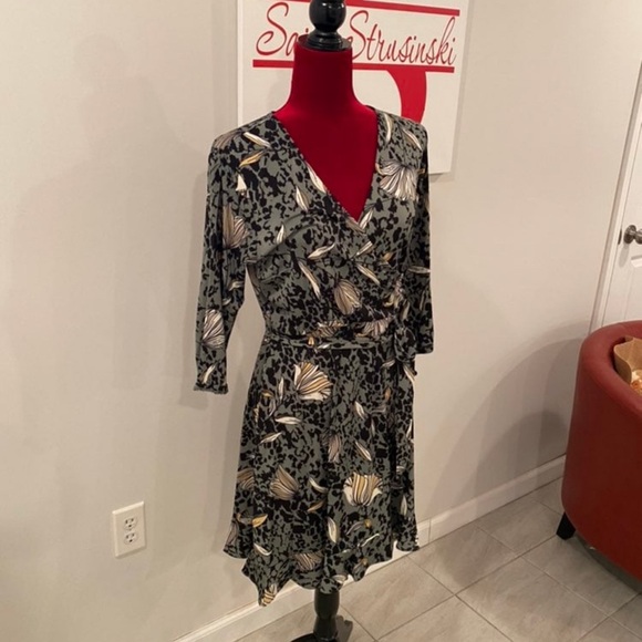 LEOTA perfect wrap floral green ruffle hem dress /LP - Picture 1 of 11